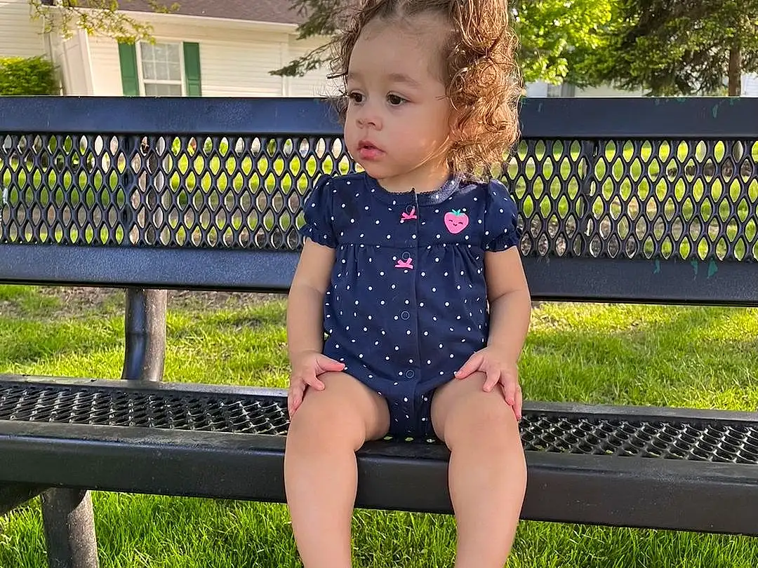 Hair, Plant, People In Nature, Tree, Sleeve, Outdoor Bench, Happy, Baby & Toddler Clothing, Grass, Leisure, Thigh, Knee, Outdoor Furniture, Toddler, Recreation, Electric Blue, Human Leg, Foot, Lawn, T-shirt, Person
