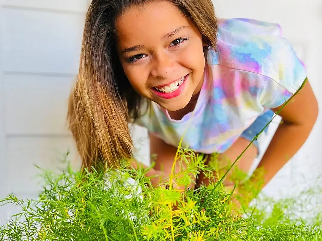 Smile, Plant, Eyes, Happy, Flash Photography, People In Nature, Grass, Groundcover, Summer, Evergreen, Meadow, Tire, Lawn, Grassland, Flowering Plant, Shrub, Brown Hair, Blond, Electric Blue, Person, Joy