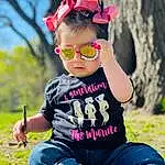 Arm, Goggles, Leaf, Baby & Toddler Clothing, Eyewear, Sleeve, Happy, Sunglasses, Vision Care, Sunlight, People In Nature, Pink, Grass, Cool, Headgear, Toddler, Leisure, Personal Protective Equipment, Child, T-shirt, Person