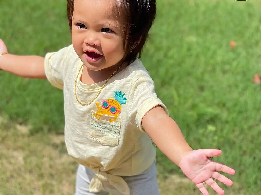 Skin, Eyes, Smile, People In Nature, Plant, Baby & Toddler Clothing, Sleeve, Happy, Grass, Gesture, Finger, Toddler, Summer, Recreation, Fun, Toy, Sneakers, Child, Thumb, Person