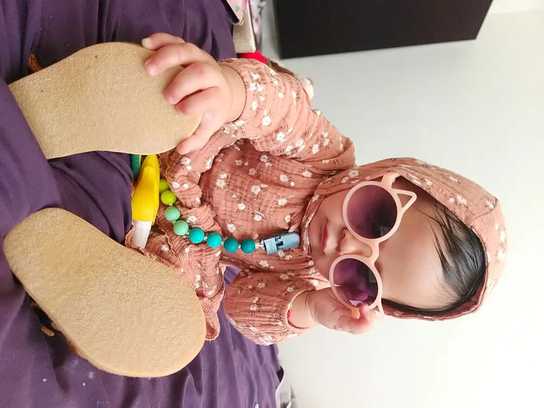 Hand, Food, Eyewear, Pink, Finger, Jewellery, Nail, Sunglasses, Sweetness, Goggles, Fashion Accessory, Chocolate Ice Cream, Child, Cuisine, Chocolate, Mask, Necklace, Dessert, Finger Food, Fun, Person